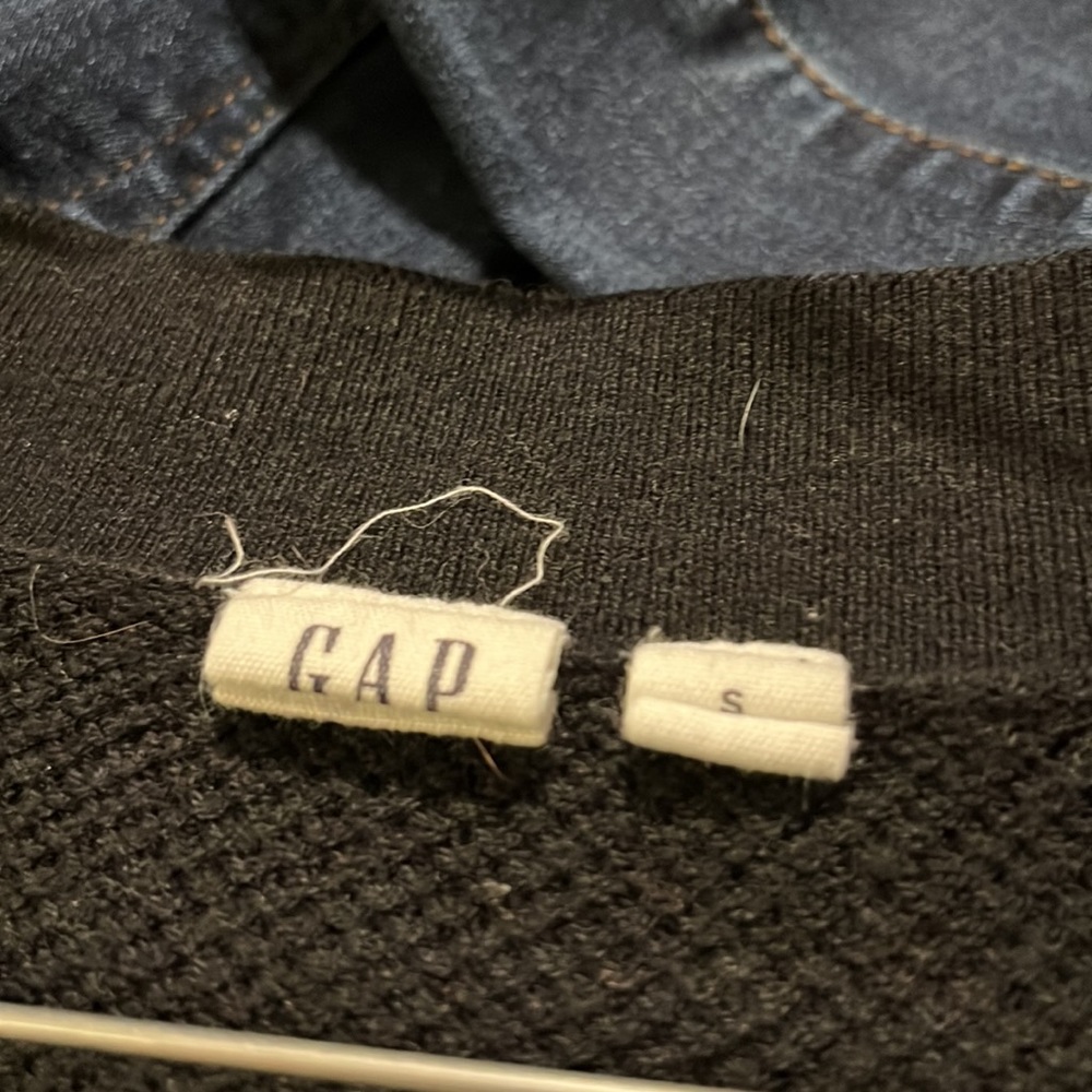 2 gap sweaters - Picture 10 of 10